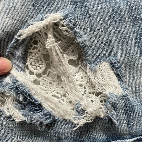 American Eagle Lace Pocket Distressed Jean Shorts - Picture 5 of 9